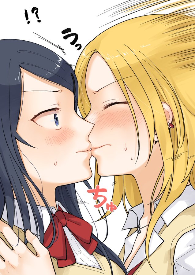 For Each Retweet, Two Straight Girls Who Don't Get Along Will Kiss For One Second Chapter 1 #3